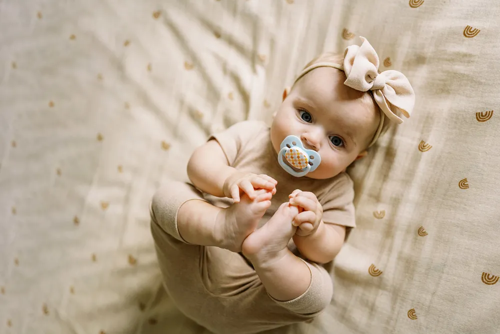 Lifestyle_Advantage_Pacifier_Stage_1_Blue_Checkerboard_4