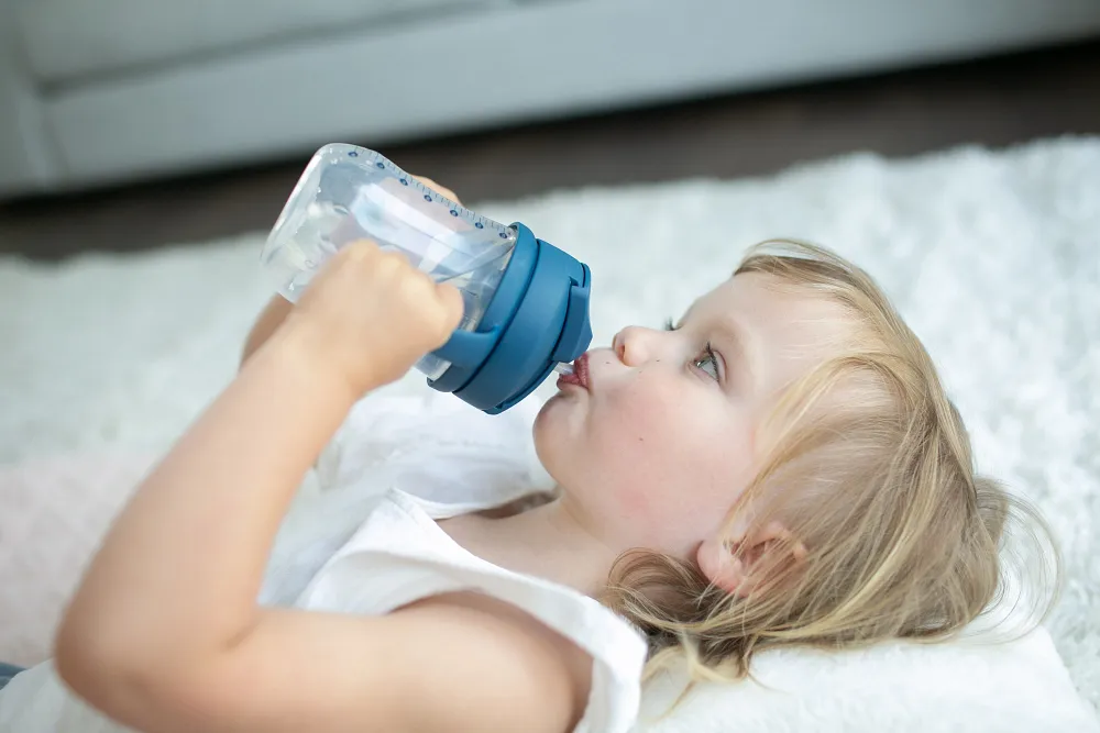 Lifestyle_Babys_First_Straw_Cup_9oz_270ml_Dark_Blue_6